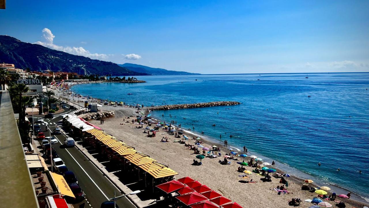 Seaviews By Jenni Menton, La Suite, Superbe Front De Mer, Top Emplacement Avec Terrasse Et Parking! Exterior photo