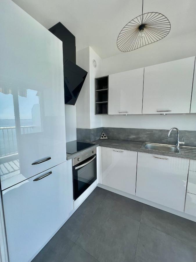 Seaviews By Jenni Menton, La Suite, Superbe Front De Mer, Top Emplacement Avec Terrasse Et Parking! Exterior photo